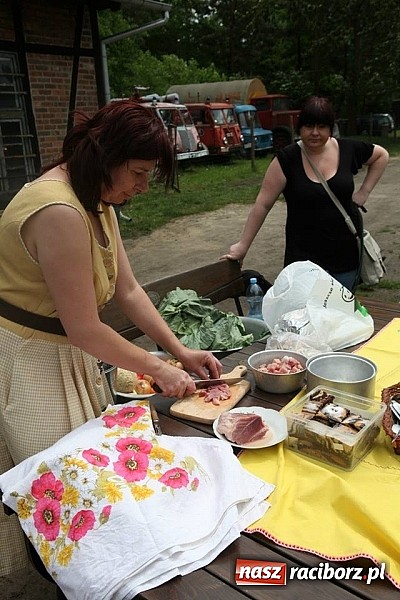 Zdjęcie w galerii na portalu naszraciborz.pl: Rudy szykują się na Industriadę. W weekend odbył się tu pokaz mody retro wiadomości z regionu