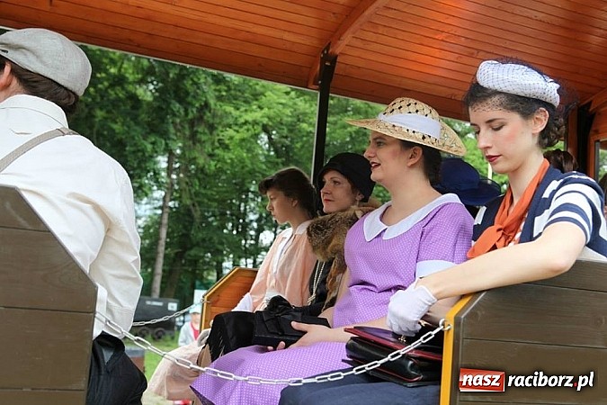 Zdjęcie w galerii na portalu naszraciborz.pl: Rudy szykują się na Industriadę. W weekend odbył się tu pokaz mody retro wiadomości z regionu