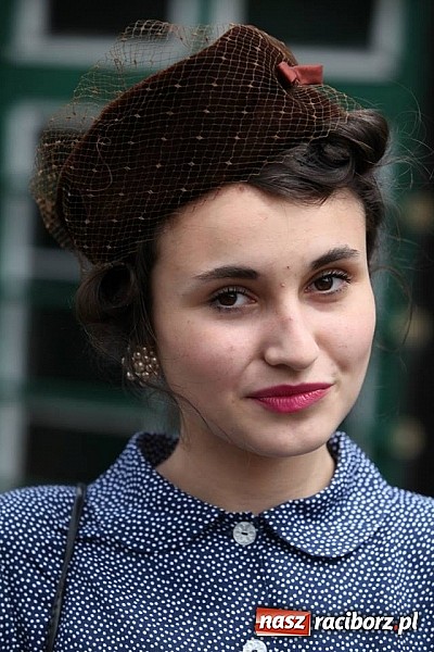 Zdjęcie w galerii na portalu naszraciborz.pl: Rudy szykują się na Industriadę. W weekend odbył się tu pokaz mody retro wiadomości z regionu