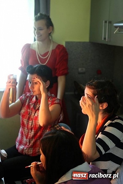 Zdjęcie w galerii na portalu naszraciborz.pl: Rudy szykują się na Industriadę. W weekend odbył się tu pokaz mody retro wiadomości z regionu