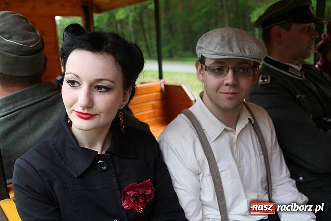 Zdjęcie w galerii na portalu naszraciborz.pl: Rudy szykują się na Industriadę. W weekend odbył się tu pokaz mody retro wiadomości z regionu