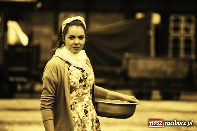 Zdjęcie w galerii na portalu naszraciborz.pl: Rudy szykują się na Industriadę. W weekend odbył się tu pokaz mody retro wiadomości z regionu