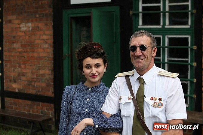 Zdjęcie w galerii na portalu naszraciborz.pl: Rudy szykują się na Industriadę. W weekend odbył się tu pokaz mody retro wiadomości z regionu