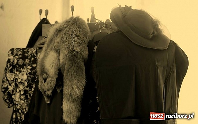 Zdjęcie w galerii na portalu naszraciborz.pl: Rudy szykują się na Industriadę. W weekend odbył się tu pokaz mody retro wiadomości z regionu