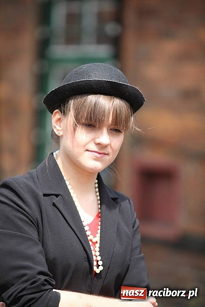 Zdjęcie w galerii na portalu naszraciborz.pl: Rudy szykują się na Industriadę. W weekend odbył się tu pokaz mody retro wiadomości z regionu