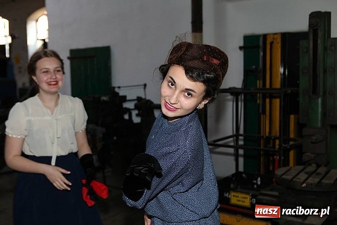 Zdjęcie w galerii na portalu naszraciborz.pl: Rudy szykują się na Industriadę. W weekend odbył się tu pokaz mody retro wiadomości z regionu