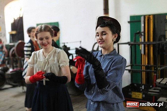 Zdjęcie w galerii na portalu naszraciborz.pl: Rudy szykują się na Industriadę. W weekend odbył się tu pokaz mody retro wiadomości z regionu