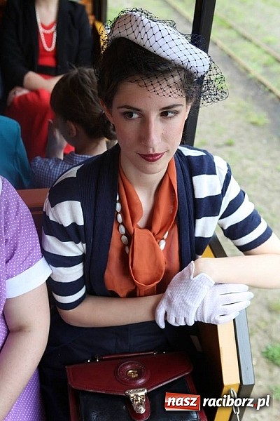 Zdjęcie w galerii na portalu naszraciborz.pl: Rudy szykują się na Industriadę. W weekend odbył się tu pokaz mody retro wiadomości z regionu