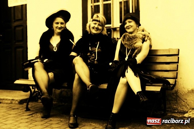 Zdjęcie w galerii na portalu naszraciborz.pl: Rudy szykują się na Industriadę. W weekend odbył się tu pokaz mody retro wiadomości z regionu