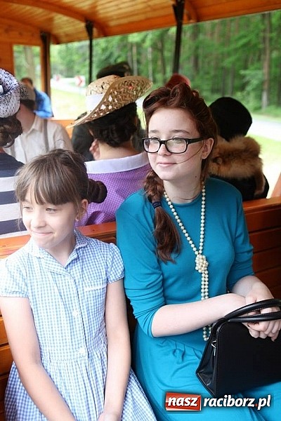 Zdjęcie w galerii na portalu naszraciborz.pl: Rudy szykują się na Industriadę. W weekend odbył się tu pokaz mody retro wiadomości z regionu