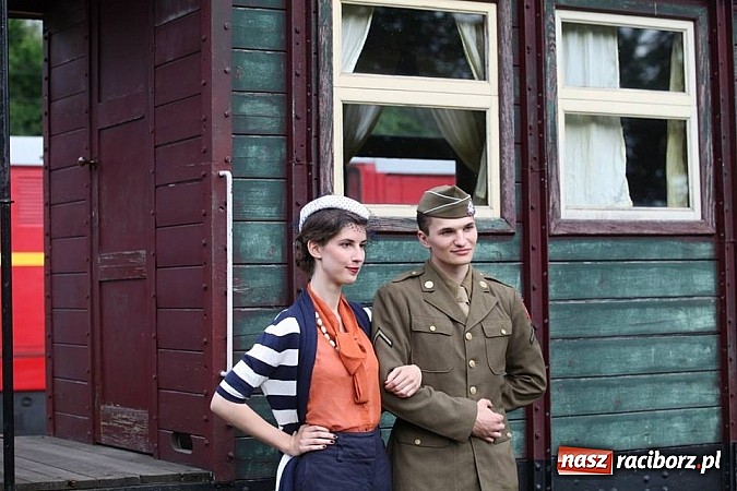 Zdjęcie w galerii na portalu naszraciborz.pl: Rudy szykują się na Industriadę. W weekend odbył się tu pokaz mody retro wiadomości z regionu