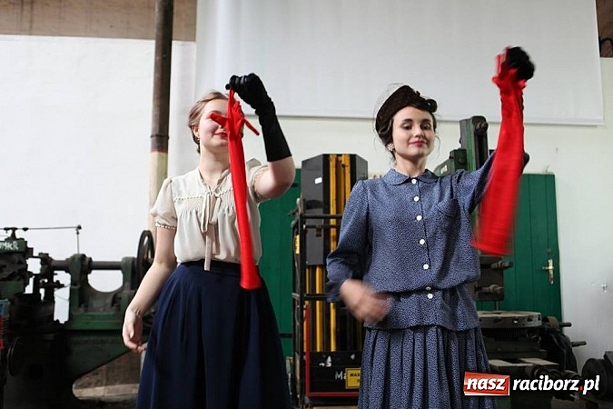 Zdjęcie w galerii na portalu naszraciborz.pl: Rudy szykują się na Industriadę. W weekend odbył się tu pokaz mody retro wiadomości z regionu