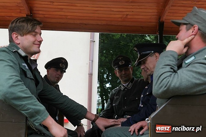 Zdjęcie w galerii na portalu naszraciborz.pl: Rudy szykują się na Industriadę. W weekend odbył się tu pokaz mody retro wiadomości z regionu