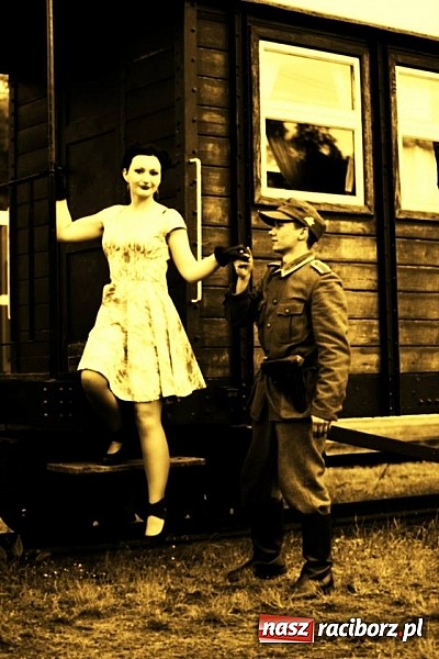 Zdjęcie w galerii na portalu naszraciborz.pl: Rudy szykują się na Industriadę. W weekend odbył się tu pokaz mody retro wiadomości z regionu