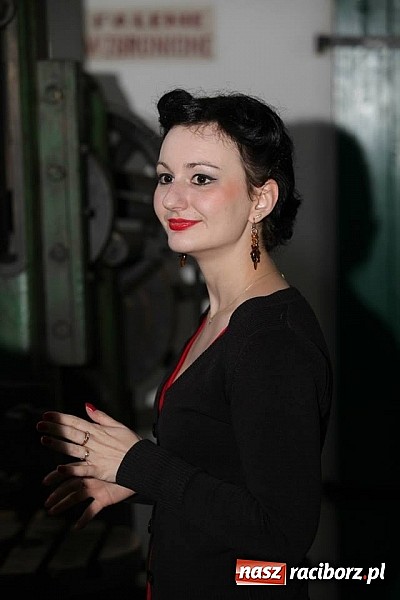 Zdjęcie w galerii na portalu naszraciborz.pl: Rudy szykują się na Industriadę. W weekend odbył się tu pokaz mody retro wiadomości z regionu