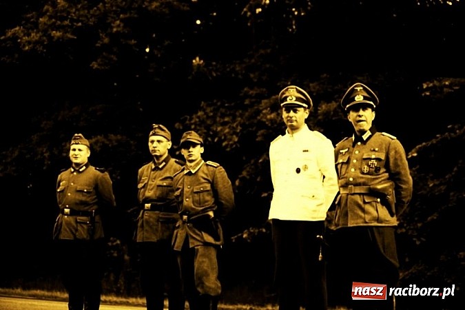 Zdjęcie w galerii na portalu naszraciborz.pl: Rudy szykują się na Industriadę. W weekend odbył się tu pokaz mody retro wiadomości z regionu