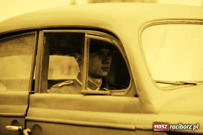 Zdjęcie w galerii na portalu naszraciborz.pl: Rudy szykują się na Industriadę. W weekend odbył się tu pokaz mody retro wiadomości z regionu