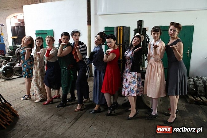 Zdjęcie w galerii na portalu naszraciborz.pl: Rudy szykują się na Industriadę. W weekend odbył się tu pokaz mody retro wiadomości z regionu