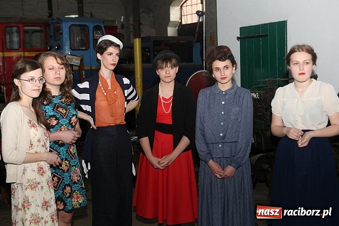 Zdjęcie w galerii na portalu naszraciborz.pl: Rudy szykują się na Industriadę. W weekend odbył się tu pokaz mody retro wiadomości z regionu