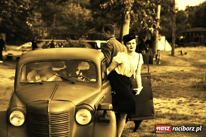 Zdjęcie w galerii na portalu naszraciborz.pl: Rudy szykują się na Industriadę. W weekend odbył się tu pokaz mody retro wiadomości z regionu