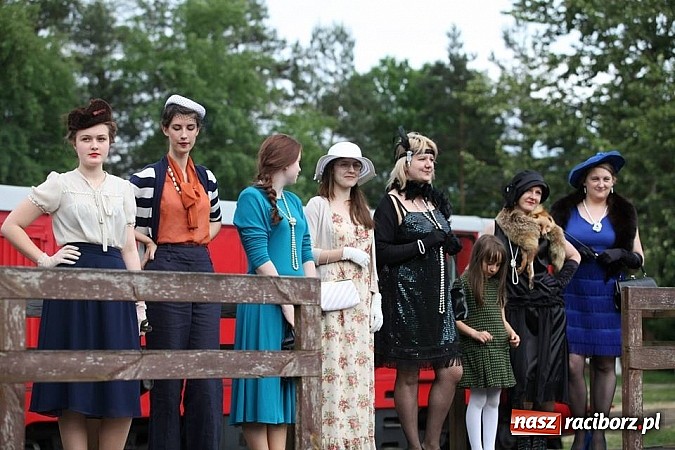 Zdjęcie w galerii na portalu naszraciborz.pl: Rudy szykują się na Industriadę. W weekend odbył się tu pokaz mody retro wiadomości z regionu