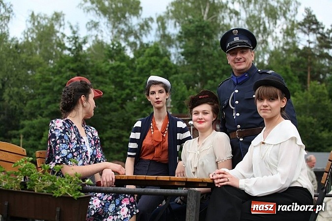 Zdjęcie w galerii na portalu naszraciborz.pl: Rudy szykują się na Industriadę. W weekend odbył się tu pokaz mody retro wiadomości z regionu