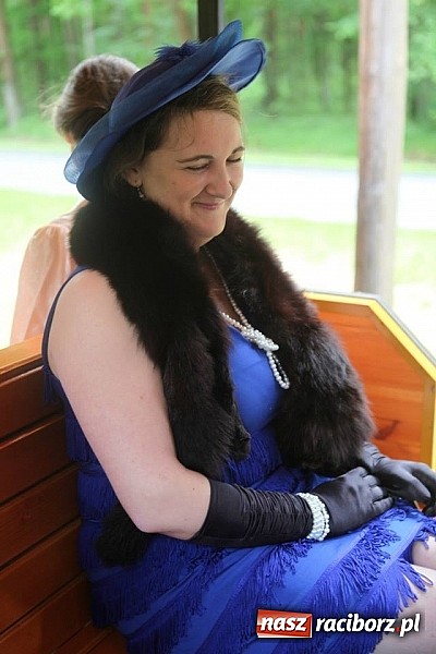 Zdjęcie w galerii na portalu naszraciborz.pl: Rudy szykują się na Industriadę. W weekend odbył się tu pokaz mody retro wiadomości z regionu