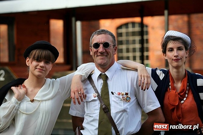 Zdjęcie w galerii na portalu naszraciborz.pl: Rudy szykują się na Industriadę. W weekend odbył się tu pokaz mody retro wiadomości z regionu