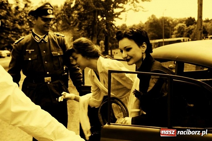 Zdjęcie w galerii na portalu naszraciborz.pl: Rudy szykują się na Industriadę. W weekend odbył się tu pokaz mody retro wiadomości z regionu