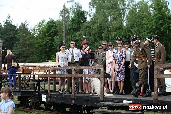 Zdjęcie w galerii na portalu naszraciborz.pl: Rudy szykują się na Industriadę. W weekend odbył się tu pokaz mody retro wiadomości z regionu