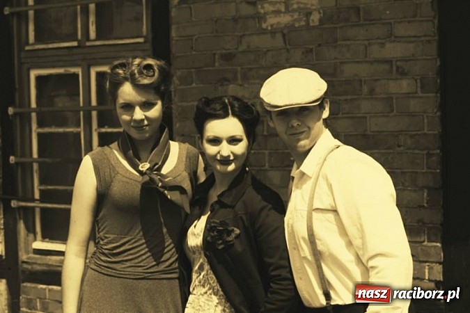 Zdjęcie w galerii na portalu naszraciborz.pl: Rudy szykują się na Industriadę. W weekend odbył się tu pokaz mody retro wiadomości z regionu