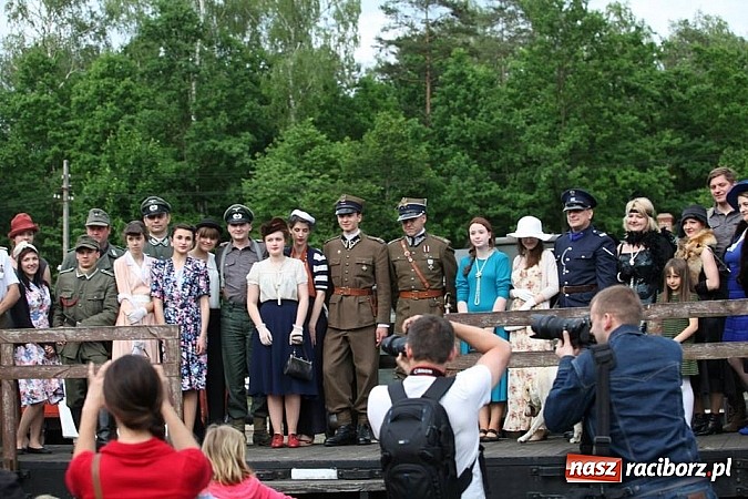 Zdjęcie w galerii na portalu naszraciborz.pl: Rudy szykują się na Industriadę. W weekend odbył się tu pokaz mody retro wiadomości z regionu