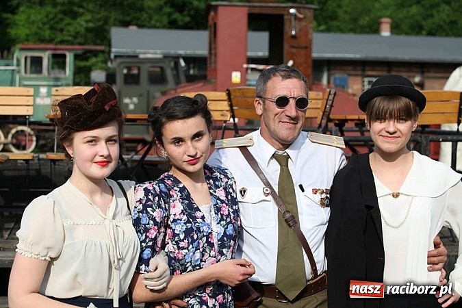 Zdjęcie w galerii na portalu naszraciborz.pl: Rudy szykują się na Industriadę. W weekend odbył się tu pokaz mody retro wiadomości z regionu