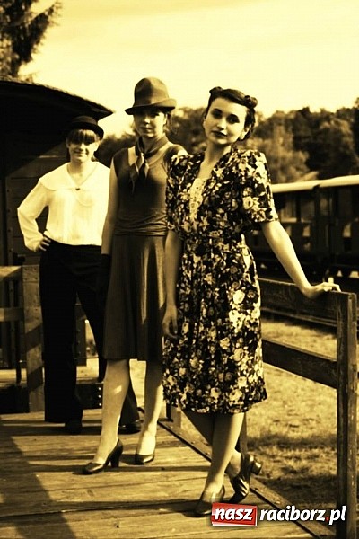 Zdjęcie w galerii na portalu naszraciborz.pl: Rudy szykują się na Industriadę. W weekend odbył się tu pokaz mody retro wiadomości z regionu