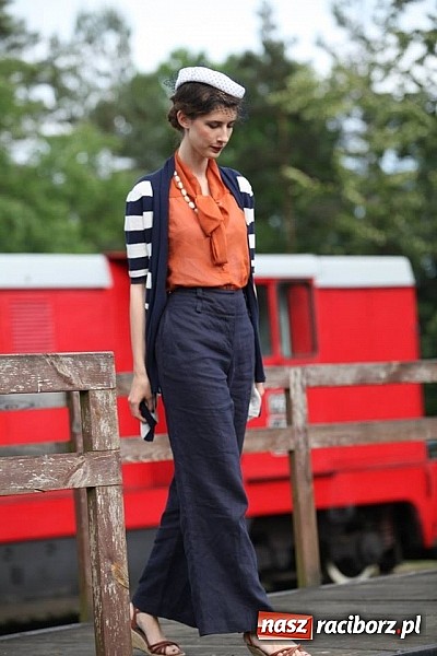 Zdjęcie w galerii na portalu naszraciborz.pl: Rudy szykują się na Industriadę. W weekend odbył się tu pokaz mody retro wiadomości z regionu