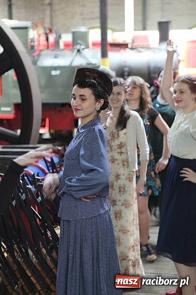 Zdjęcie w galerii na portalu naszraciborz.pl: Rudy szykują się na Industriadę. W weekend odbył się tu pokaz mody retro wiadomości z regionu