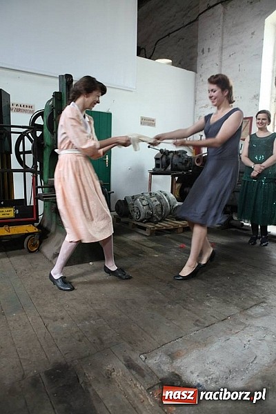 Zdjęcie w galerii na portalu naszraciborz.pl: Rudy szykują się na Industriadę. W weekend odbył się tu pokaz mody retro wiadomości z regionu