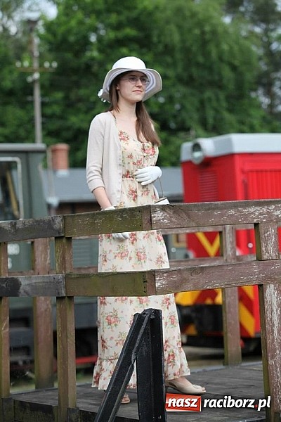 Zdjęcie w galerii na portalu naszraciborz.pl: Rudy szykują się na Industriadę. W weekend odbył się tu pokaz mody retro wiadomości z regionu