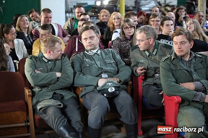 Zdjęcie w galerii na portalu naszraciborz.pl: Rudy szykują się na Industriadę. W weekend odbył się tu pokaz mody retro wiadomości z regionu