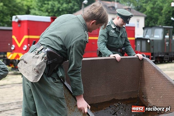 Zdjęcie w galerii na portalu naszraciborz.pl: Rudy szykują się na Industriadę. W weekend odbył się tu pokaz mody retro wiadomości z regionu