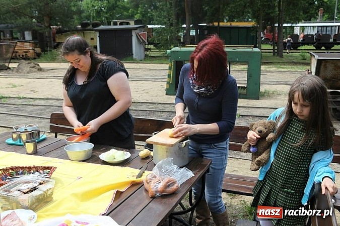Zdjęcie w galerii na portalu naszraciborz.pl: Rudy szykują się na Industriadę. W weekend odbył się tu pokaz mody retro wiadomości z regionu