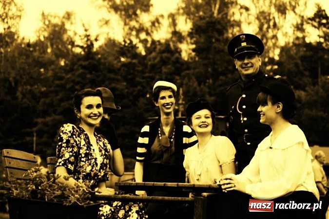 Zdjęcie w galerii na portalu naszraciborz.pl: Rudy szykują się na Industriadę. W weekend odbył się tu pokaz mody retro wiadomości z regionu