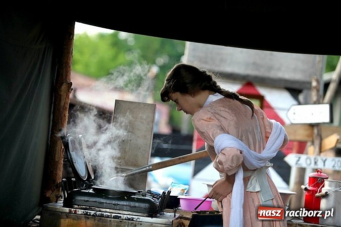 Zdjęcie w galerii na portalu naszraciborz.pl: Rudy szykują się na Industriadę. W weekend odbył się tu pokaz mody retro wiadomości z regionu