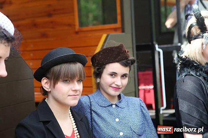 Zdjęcie w galerii na portalu naszraciborz.pl: Rudy szykują się na Industriadę. W weekend odbył się tu pokaz mody retro wiadomości z regionu