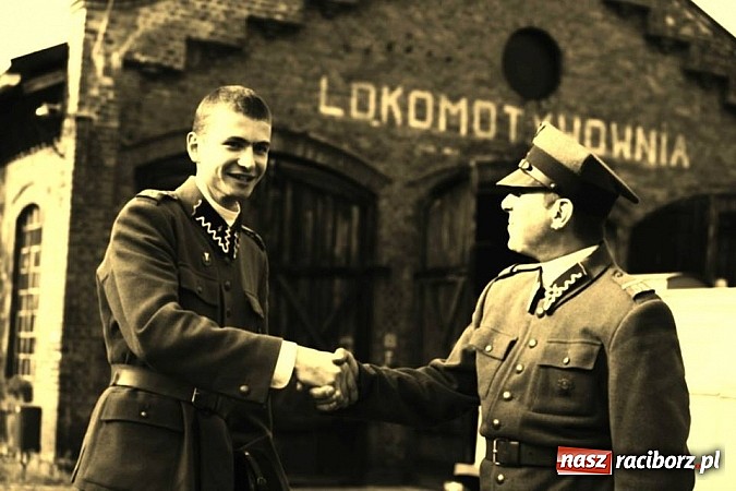 Zdjęcie w galerii na portalu naszraciborz.pl: Rudy szykują się na Industriadę. W weekend odbył się tu pokaz mody retro wiadomości z regionu