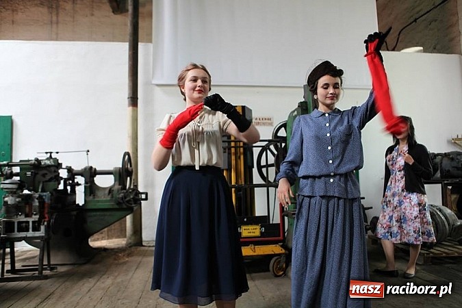 Zdjęcie w galerii na portalu naszraciborz.pl: Rudy szykują się na Industriadę. W weekend odbył się tu pokaz mody retro wiadomości z regionu