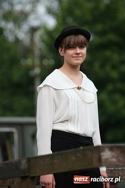 Zdjęcie w galerii na portalu naszraciborz.pl: Rudy szykują się na Industriadę. W weekend odbył się tu pokaz mody retro wiadomości z regionu