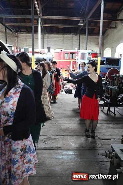 Zdjęcie w galerii na portalu naszraciborz.pl: Rudy szykują się na Industriadę. W weekend odbył się tu pokaz mody retro wiadomości z regionu