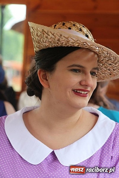 Zdjęcie w galerii na portalu naszraciborz.pl: Rudy szykują się na Industriadę. W weekend odbył się tu pokaz mody retro wiadomości z regionu