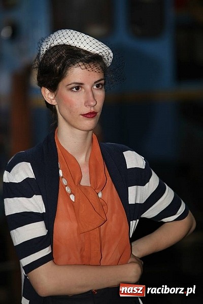 Zdjęcie w galerii na portalu naszraciborz.pl: Rudy szykują się na Industriadę. W weekend odbył się tu pokaz mody retro wiadomości z regionu